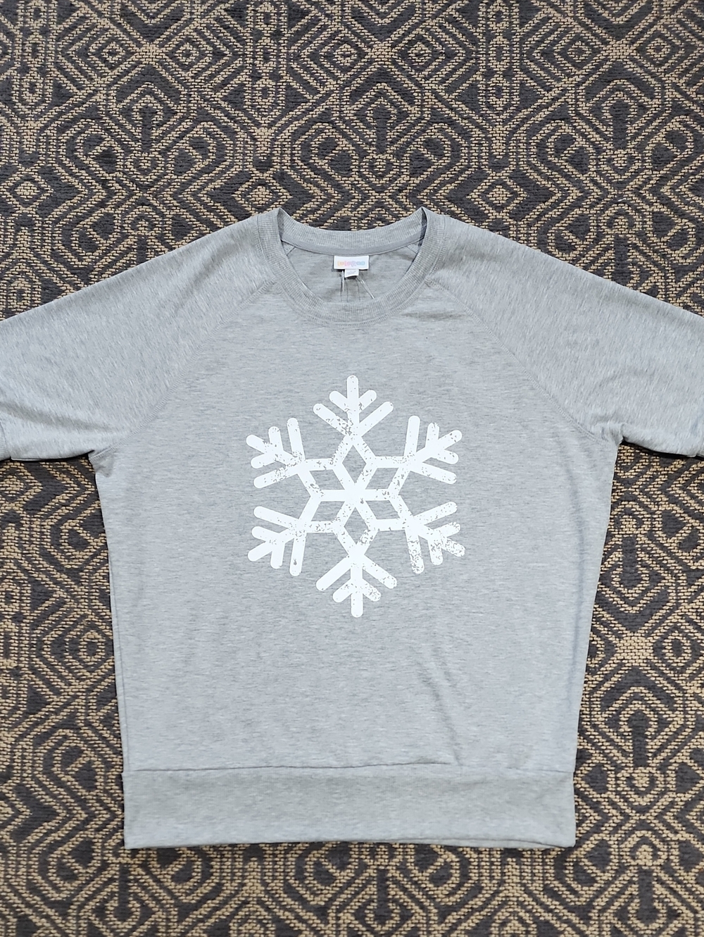 LulaRoe Lightweight Short Sleeve Snowflake Sweatshirt Winter New With Tags